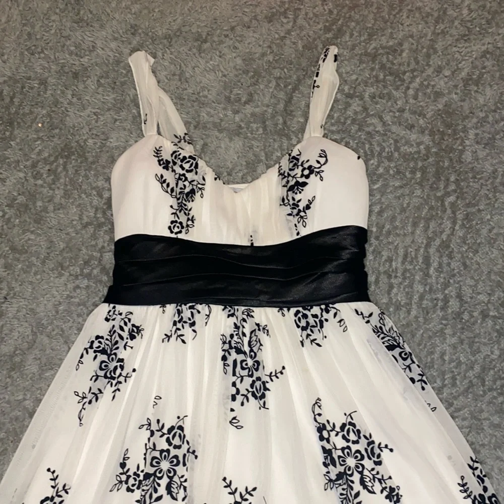 Beautiful juniors Large formal/prom dress - Picture 2 of 3